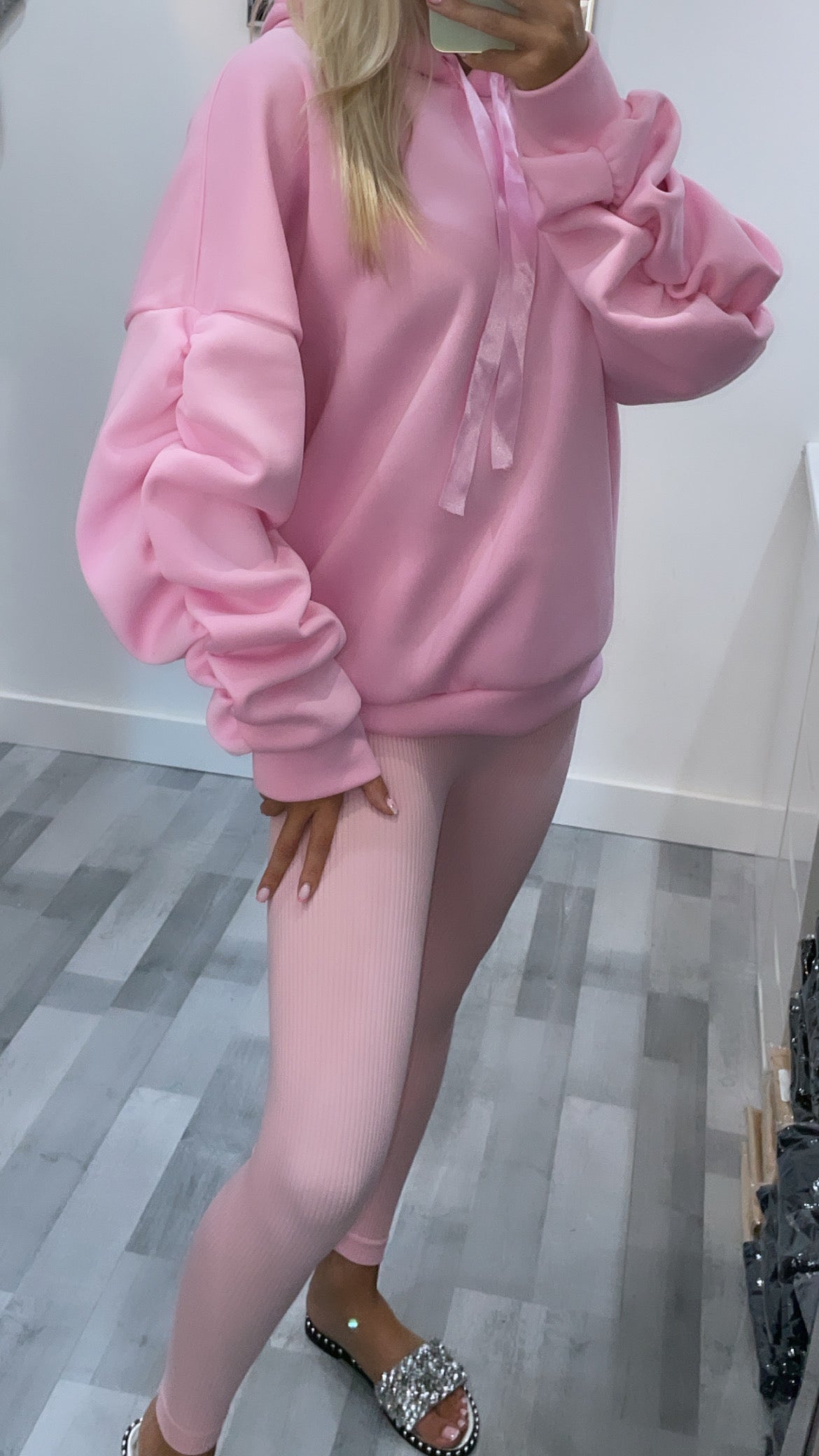 Pink on sale hoodie outfit